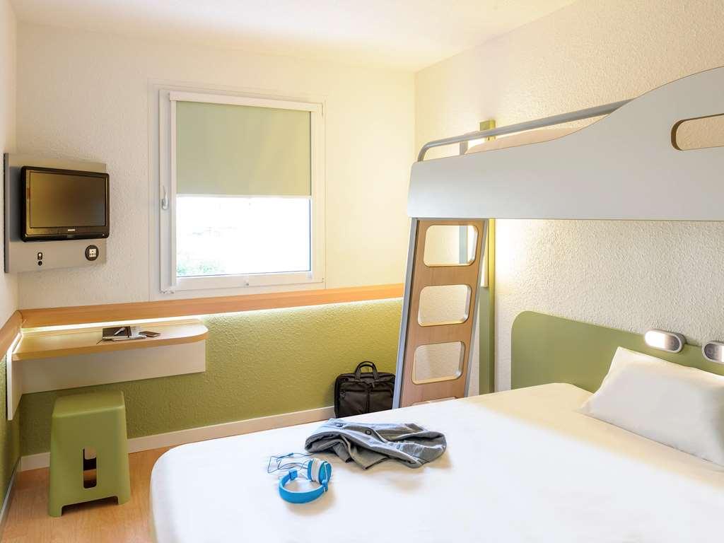 Отель Ibis Budget Paris Coeur D'Orly Airport Номер фото