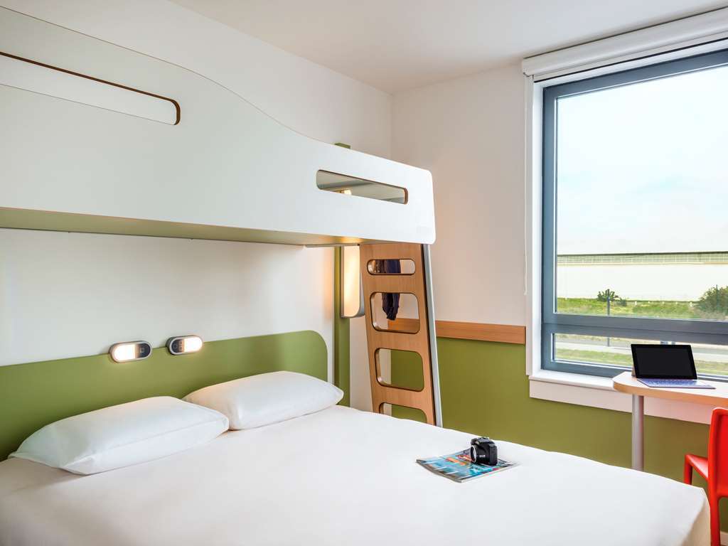 Отель Ibis Budget Paris Coeur D'Orly Airport Номер фото