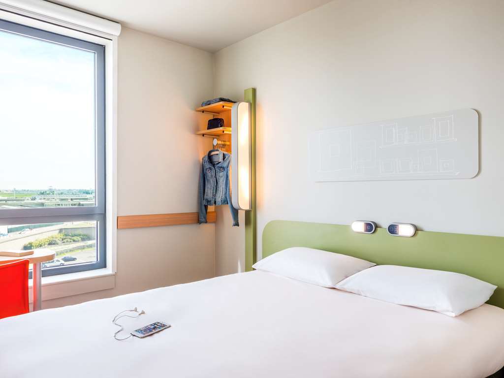 Отель Ibis Budget Paris Coeur D'Orly Airport Номер фото