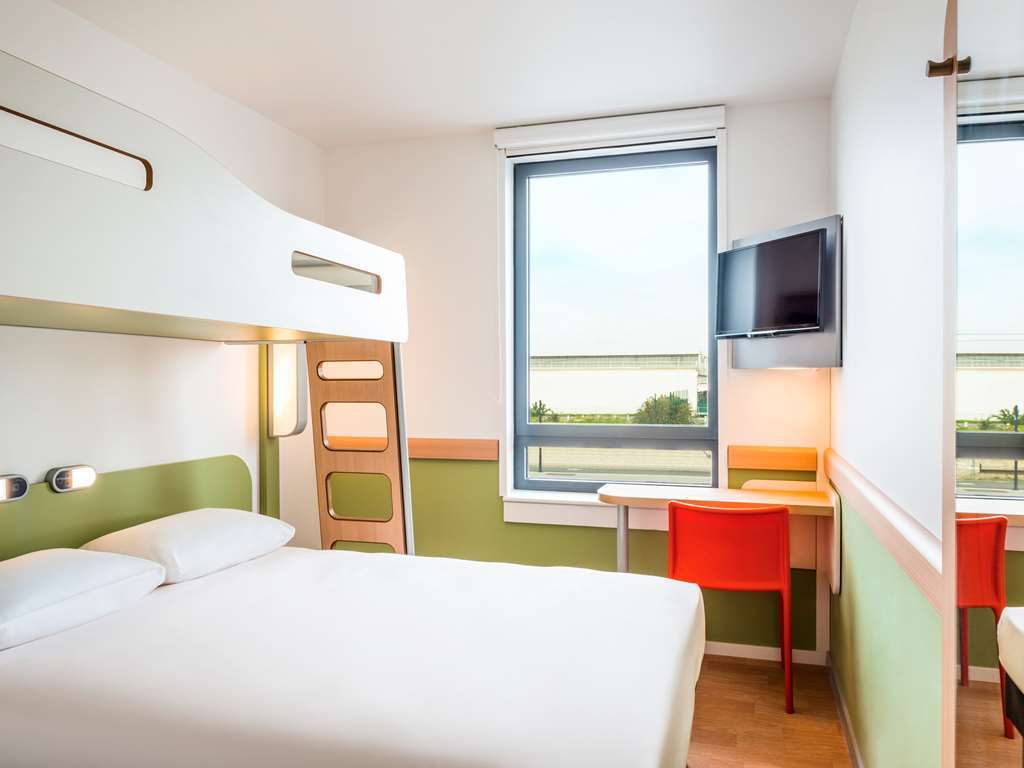 Отель Ibis Budget Paris Coeur D'Orly Airport Номер фото